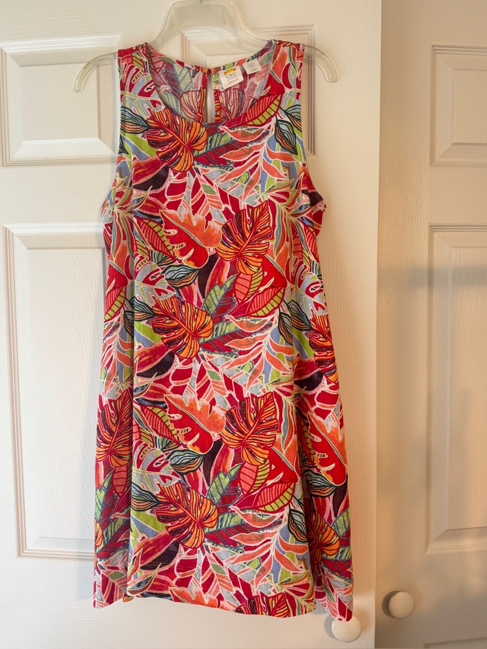 C&C California Sleeveless Tropical Leaf Shift Dress in Red and Orange